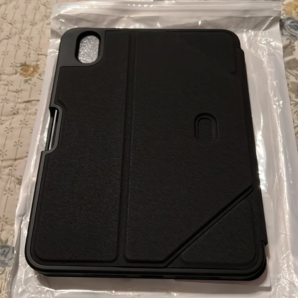 CASE FOR IPAD MINI 6…NIB…8.3”…BLACK…NICE!!!